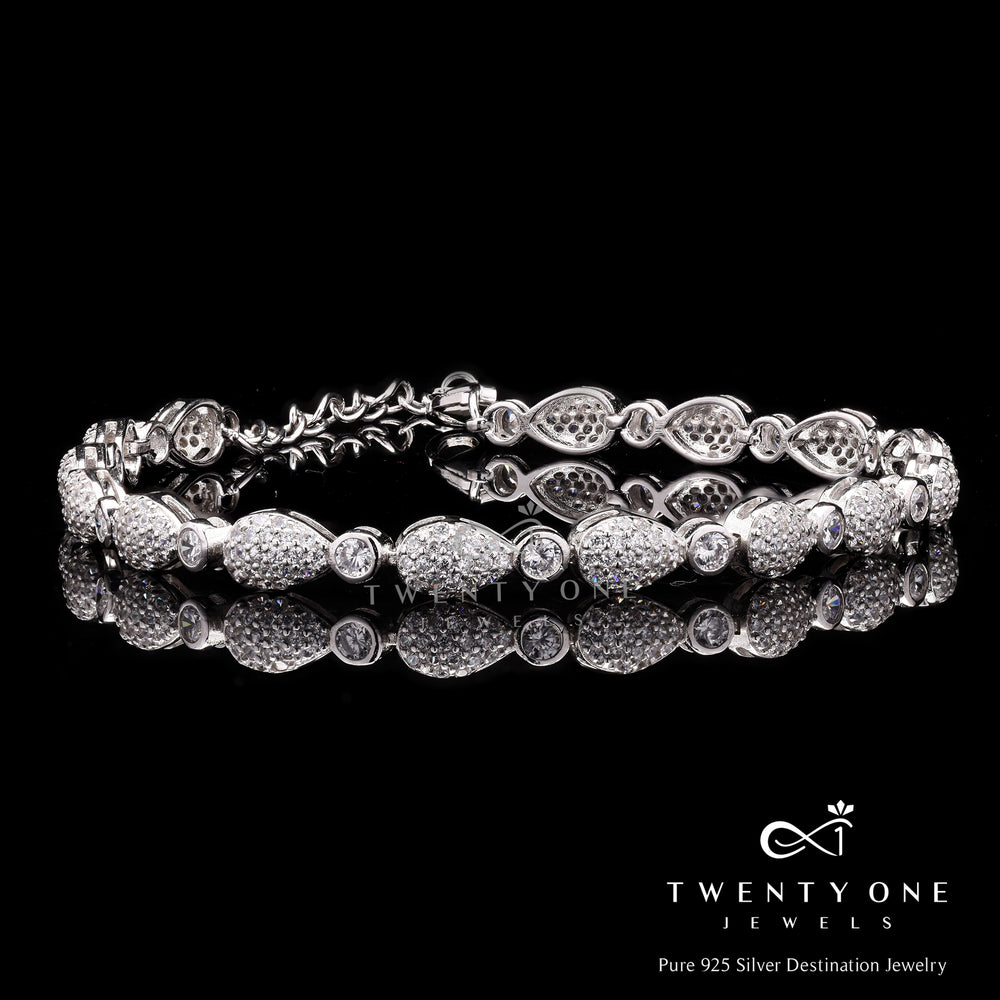 The Elevated Holly Bracelet on Pure 925 Silver