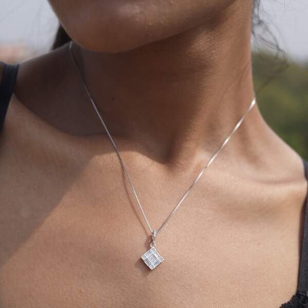 Italian Setting Serra Diamond Pendant Set