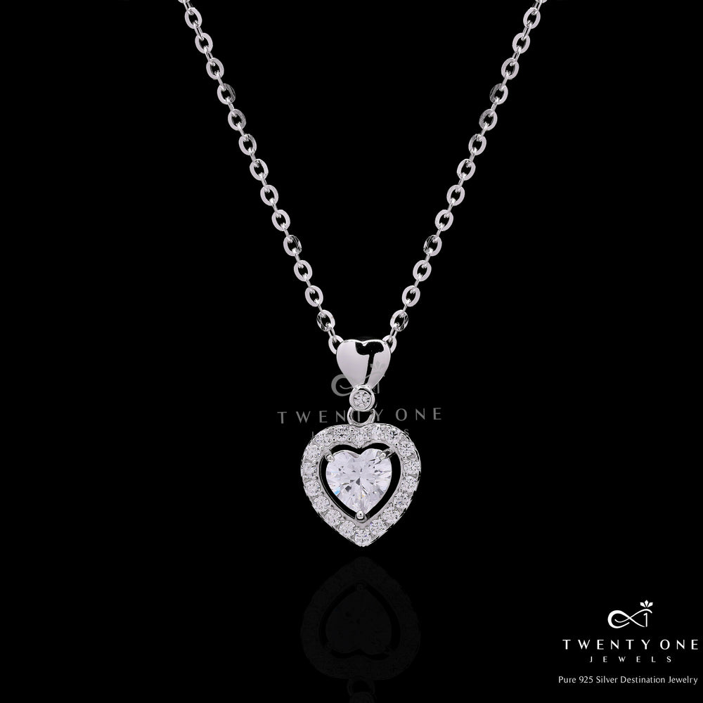 Valentines Exclusive Heart Solitaire Light Weight Pendant with Chain