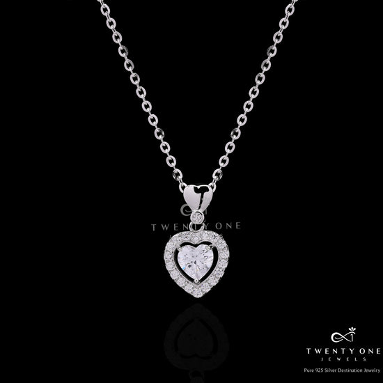 Valentines Exclusive Heart Solitaire Light Weight Pendant with Chain