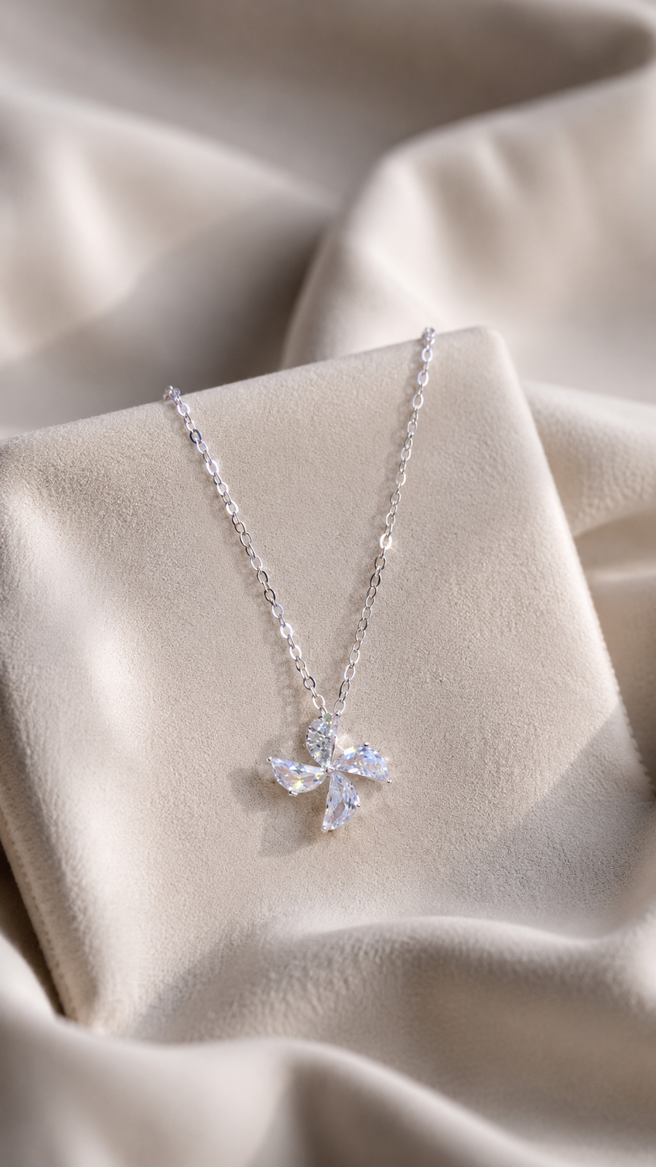 Dorothy Solitaire Petal Pendant