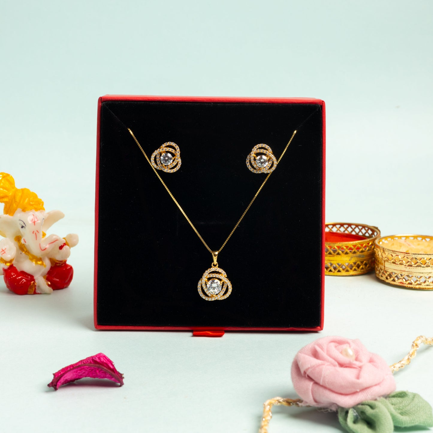 The 18k Gold Finish Intertwined Cluster Fauzia Solitaire Pendant Set ( Premium Screw Backs | 1 Year Warranty )