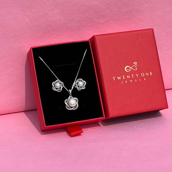 Fresh Water Pearl Curvy Bella Pendant Set on Pure 925 Silver