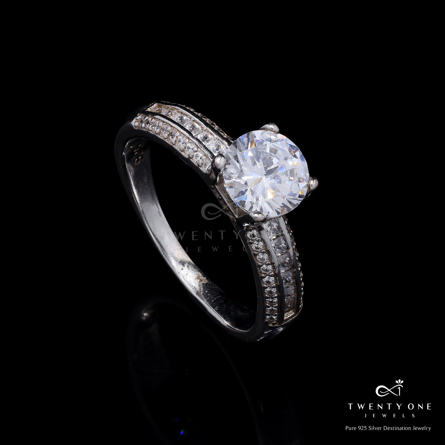 1.5 Carat Round Cut Solitaire Della Ring on Pure 925 Silver