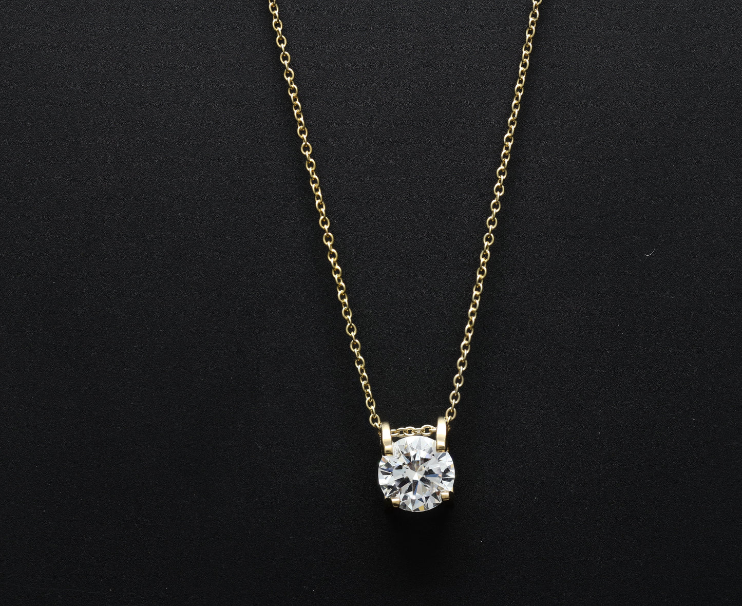 The 18k Gold Finish Solitaire Pendant with Chain