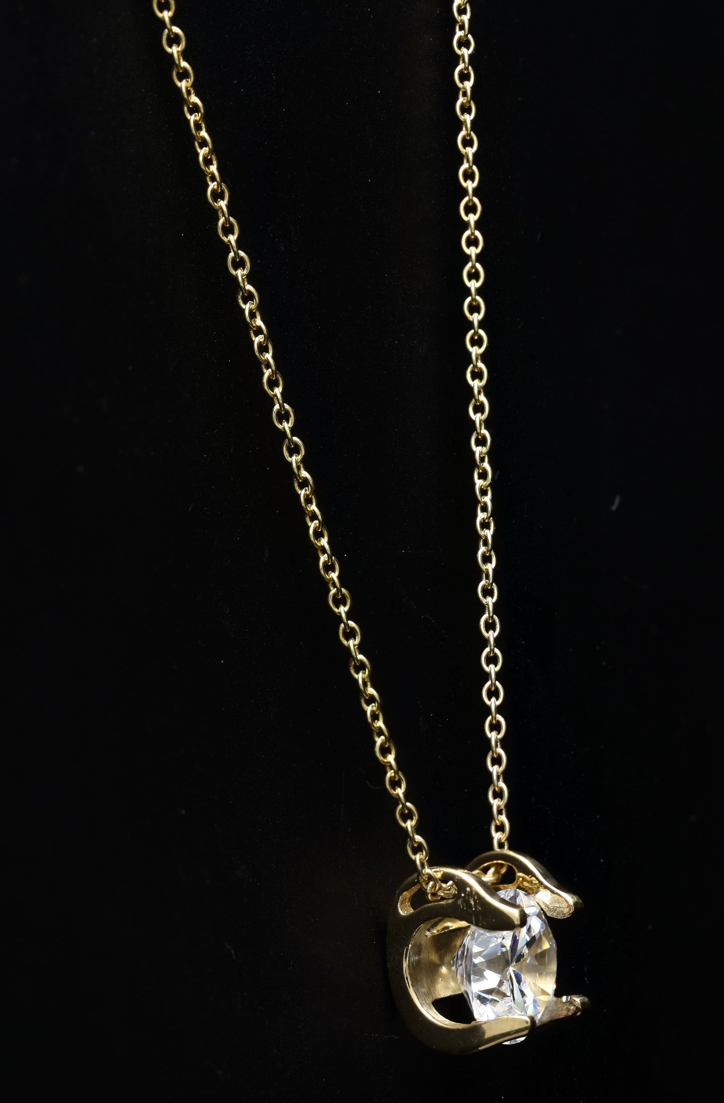 The 18k Gold Finish Solitaire Pendant with Chain