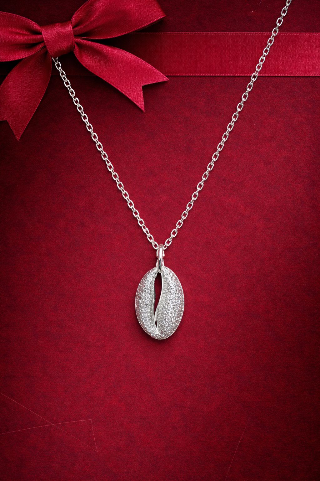 Pure 925 Silver Oyster Love Diamond Studded Pendant with Chain