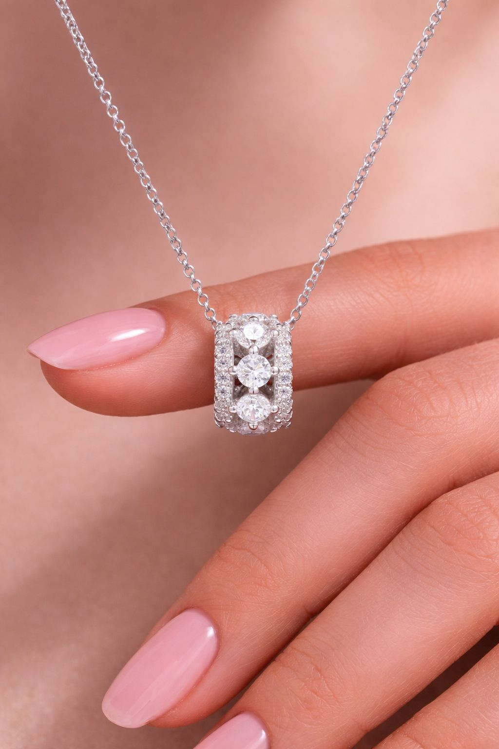 Multi Solitaire Tyaani Wheel Pendant with Chain