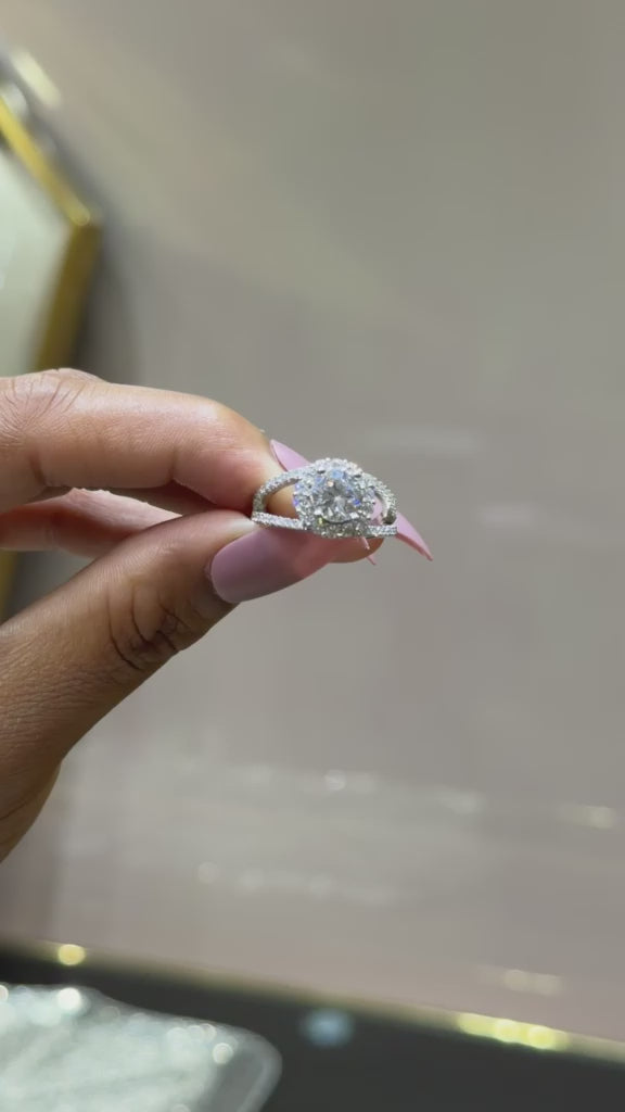 Load and play video in Gallery viewer, 1.5 Carat Round Cut Solitaire Dilicia Ring with Diamond Halo on Pure 925 Silver
