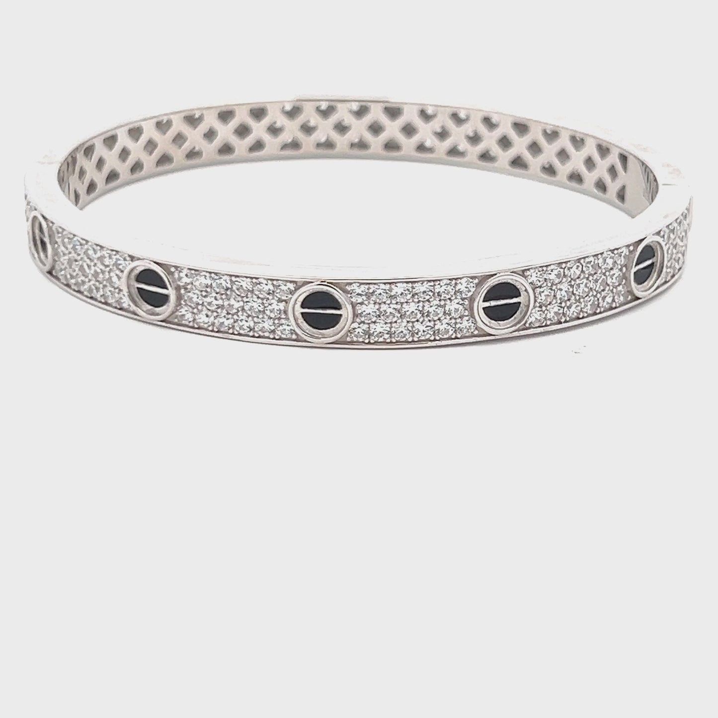 Load and play video in Gallery viewer, Ultra Premium Luxury Brand Inspired Openable Florencei Bracelet on Pure 925 Silver
