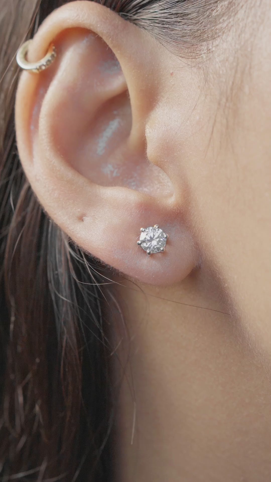 Load and play video in Gallery viewer, 50 Cents Each Solitaire Stud with Premium Screw Backs on Pure 925 Silver-White Gold finish
