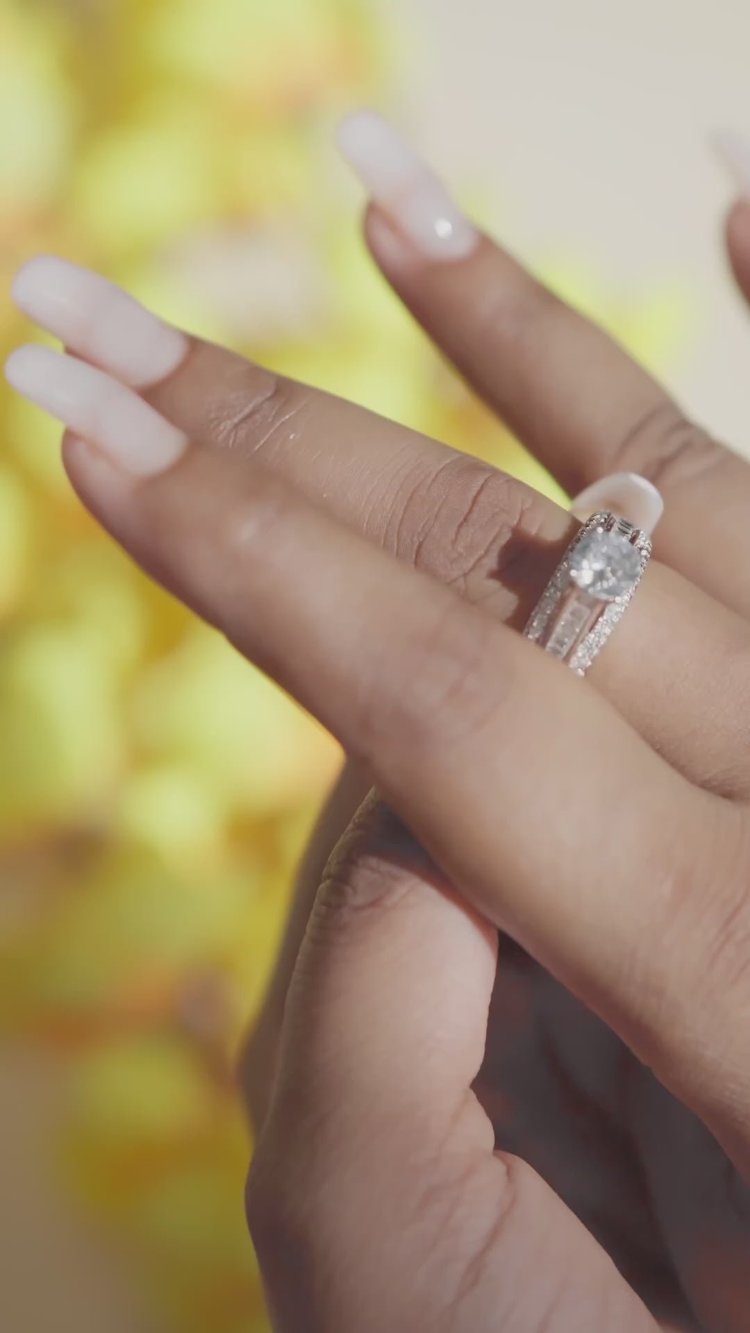 Load and play video in Gallery viewer, Queens Triband 1 Carat Solitaire Wedding Ring on Pure 925 Silver
