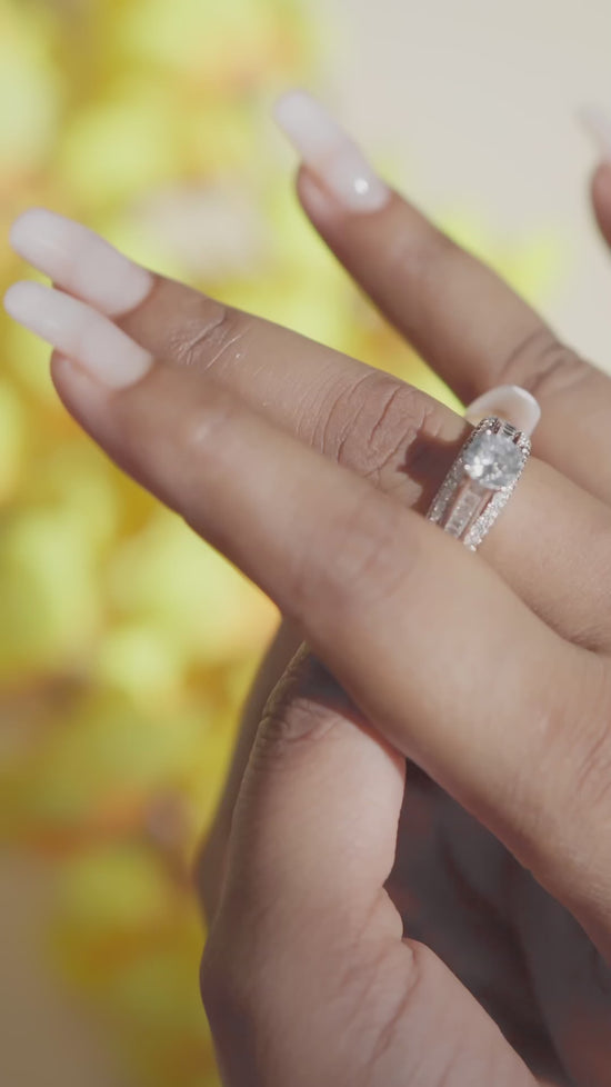 Load and play video in Gallery viewer, Queens Triband 1 Carat Solitaire Wedding Ring on Pure 925 Silver
