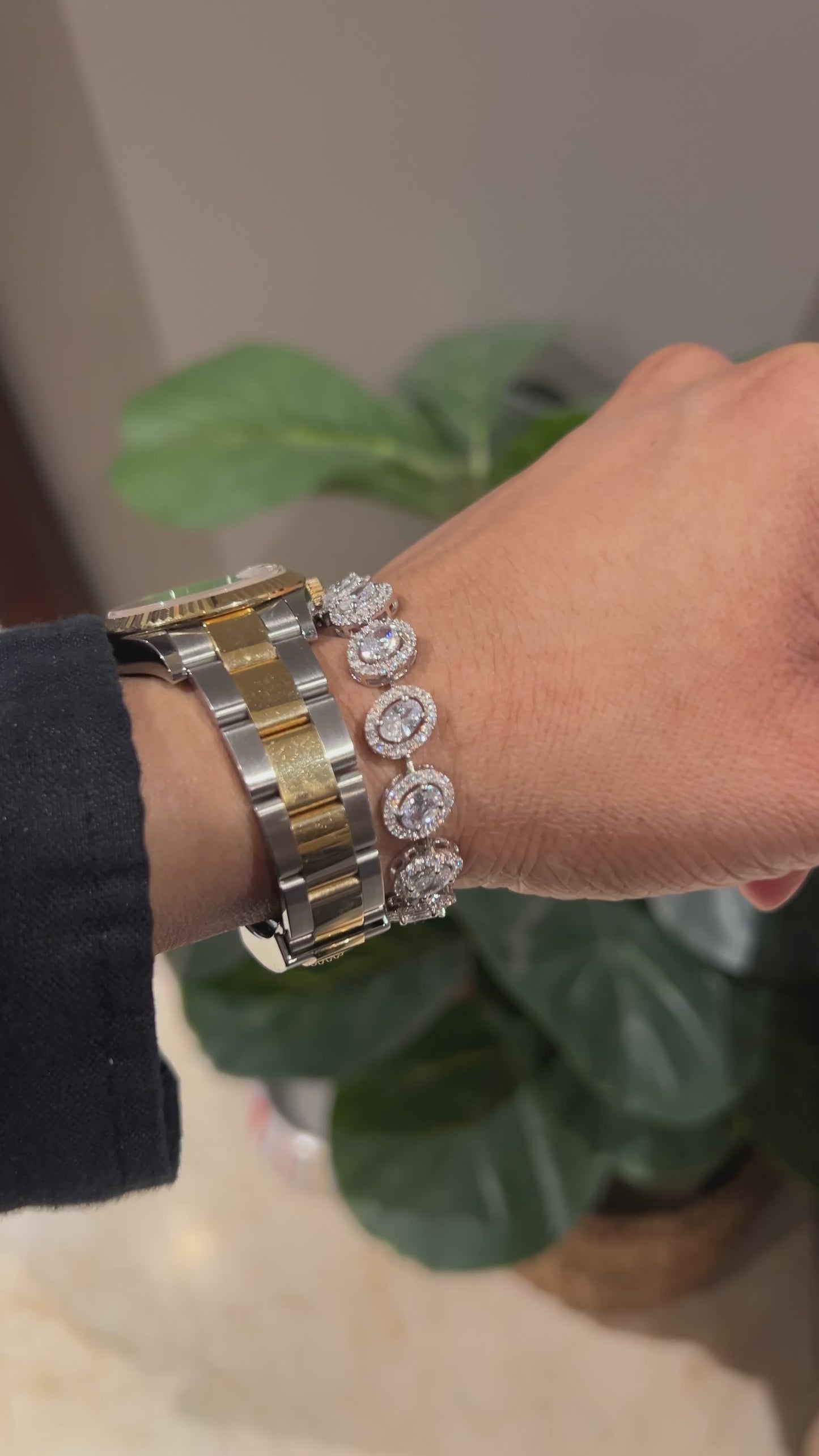 Load and play video in Gallery viewer, Premium 50 Pointer Oval Solitaire Tennis Bracelet with Diamond Cluster on Pure 925 Silver.
