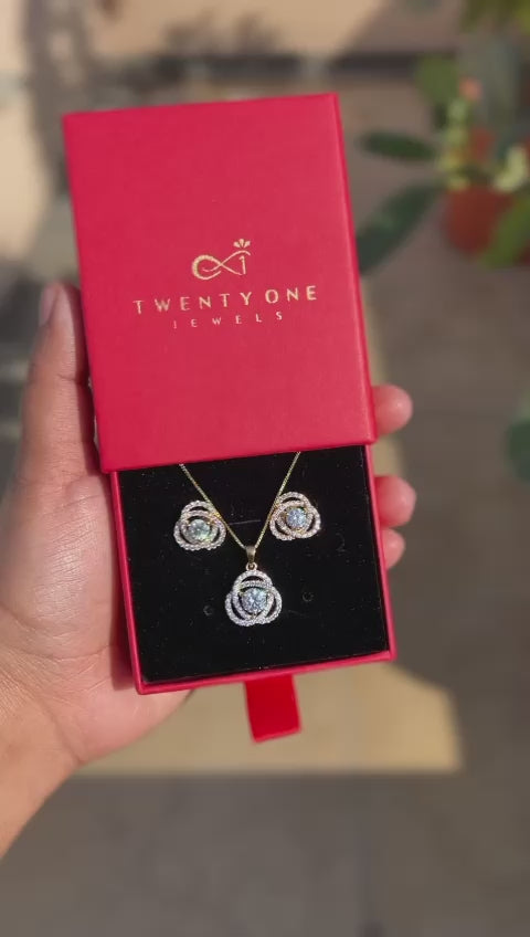 Load and play video in Gallery viewer, The 18k Gold Finish Intertwined Cluster Fauzia Solitaire Pendant Set ( Premium Screw Backs | 1 Year Warranty )
