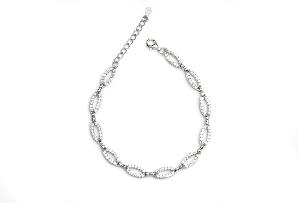 The Loop Bracelet on Pure 925 Silver