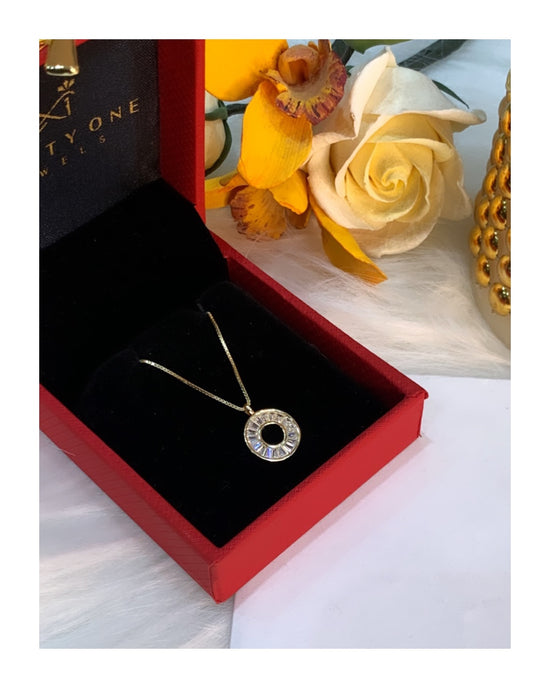 Pendant with Chain Gold Finish